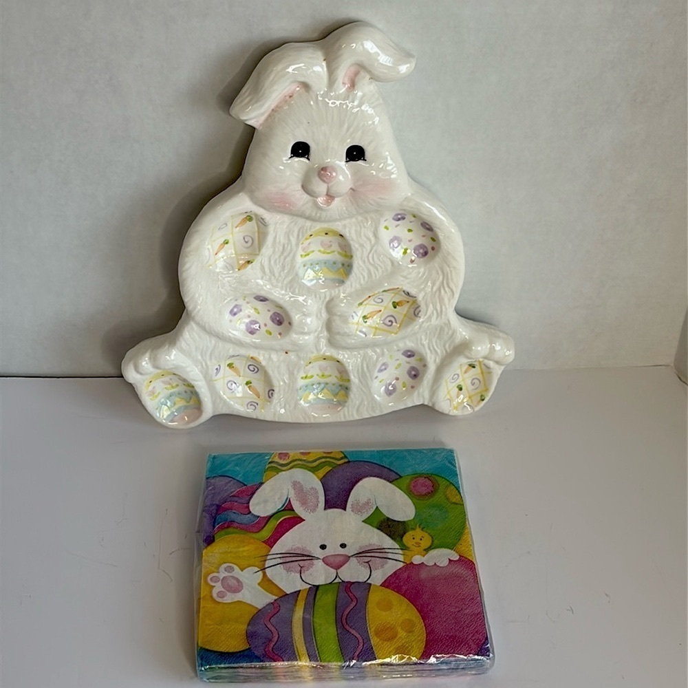 EASTER BUNNY DEVILED EGG PLATE & BUNNY NAPKINS